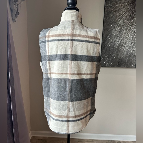 Alter’d State never worn plaid winter vest. Size Medium - Picture 11 of 12
